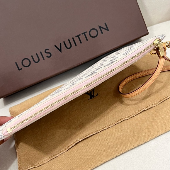 ❌Gone❌Louis Vuitton Azur Rose Ballerina Wristlet - Picture 2 of 7